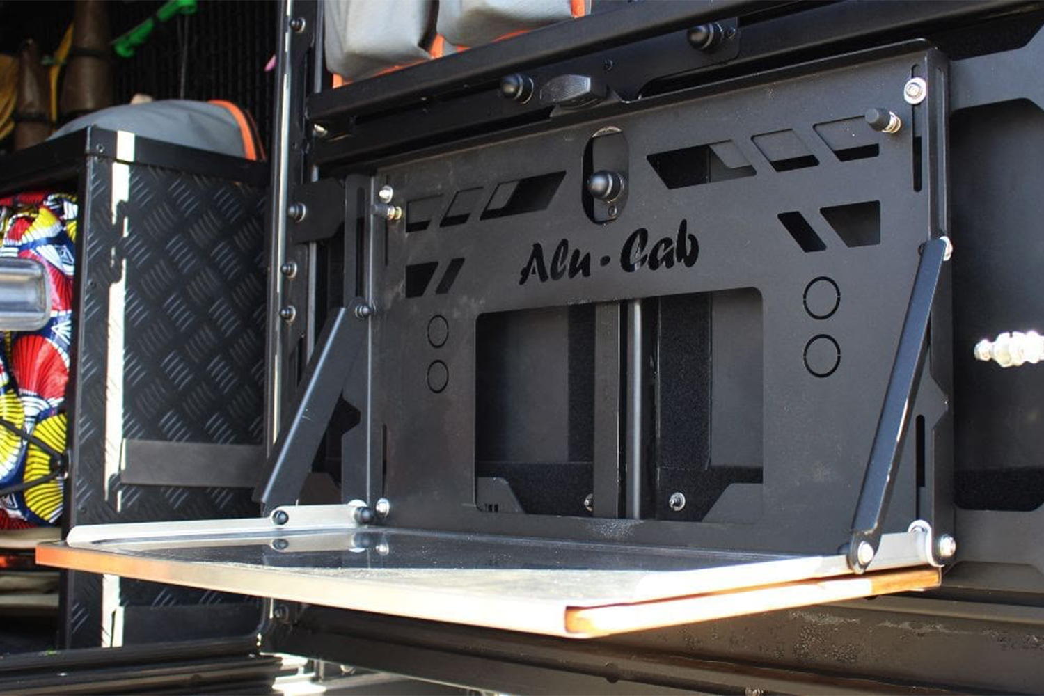 70 Series Rear Drop-Down Table & Mounting Bracket